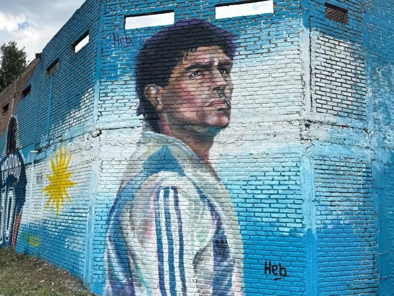 La ciudad homenajeó a Diego Maradona en su cumpleaños con un nuevo mural en Burzaco