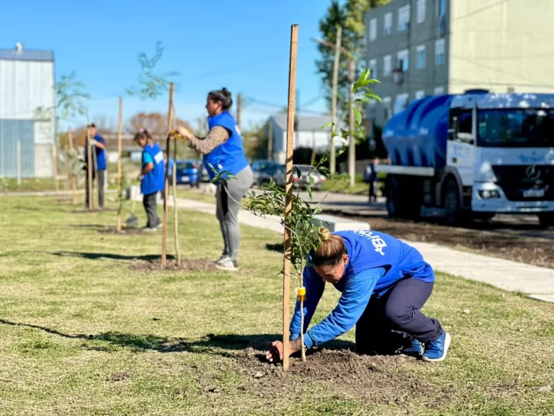El municipio transformó un terreno baldío en una nueva plaza para los vecinos de Don Orione
