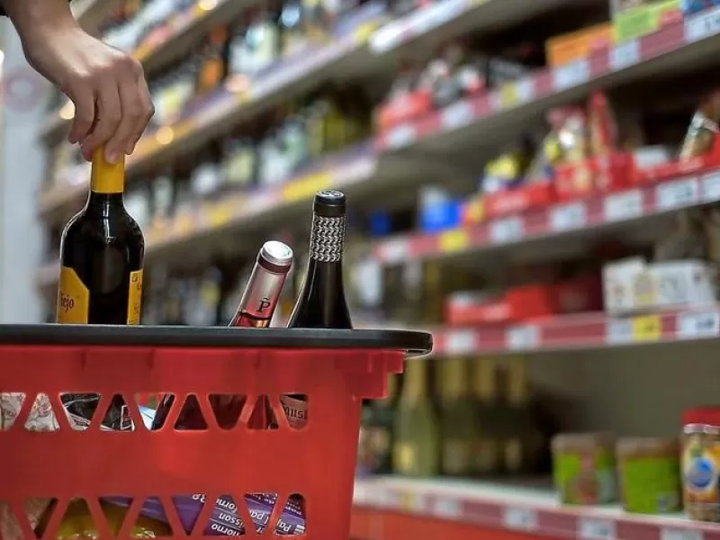 El consumo volvió a caer en junio y confirma la recesión