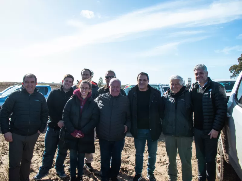 Puerto Quequ&eacute;n profundiza su apoyo al sector productivo con la recuperaci&oacute;n de caminos rurales