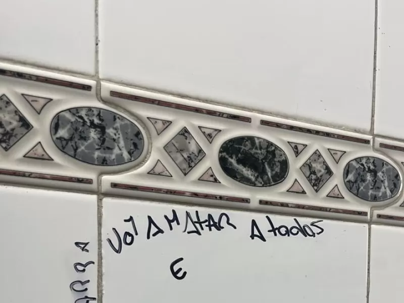 Allanamientos e investigaciones policiales por amenazas de tiroteos en escuelas