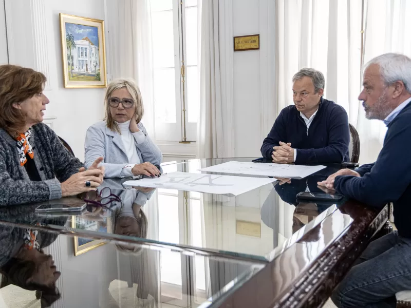 Cascallares repasó junto al equipo los avances en los pasos bajo nivel y la Estación Universidad