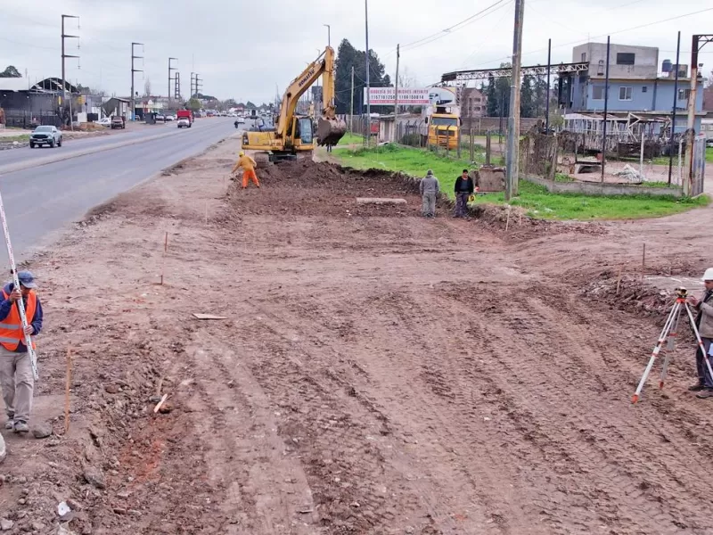 Avanza junto a la Provincia con la construcción de nuevas colectoras sobre la Ruta 4