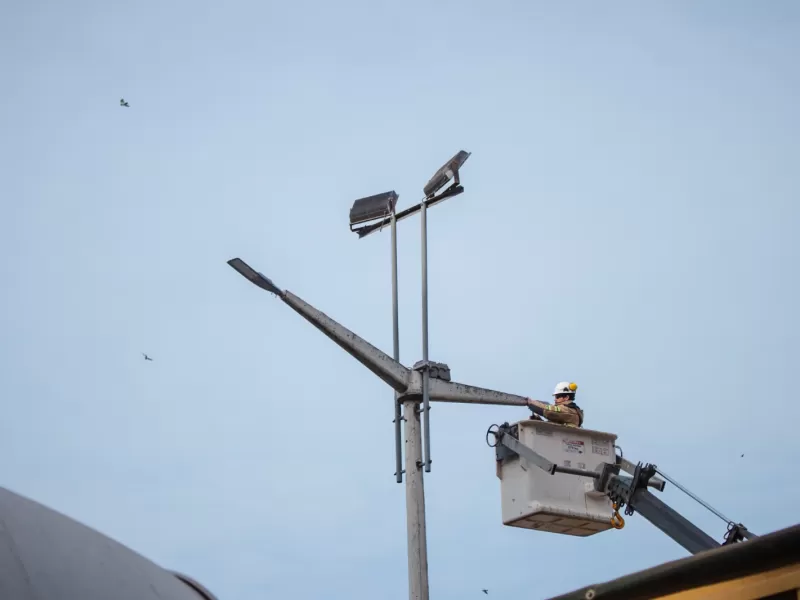 Puerto Quequén avanza en su modernización con nueva iluminación LED en la zona secundaria