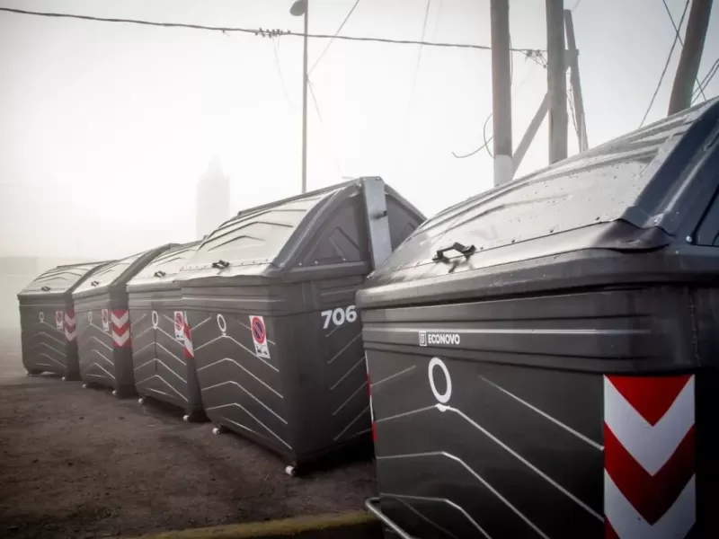 Instalaron 12 contenedores en Solano y presentaron nuevo cami&oacute;n recolector