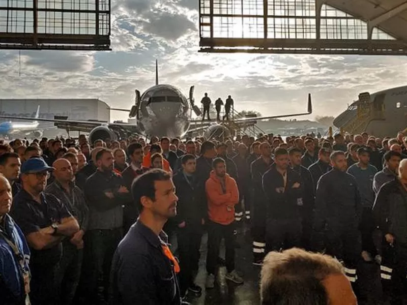 Gremios convocan asamblea en Aeroparque y podrían complicarse los vuelos