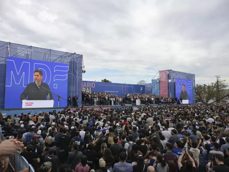 Kicillof: “Las nuevas canciones se componen colectivamente y se componen de abajo para arriba, compañeros