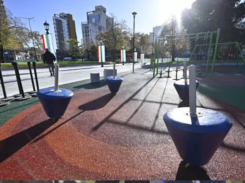 Kicillof y Alak inauguraron las obras de remodelación de Plaza Italia