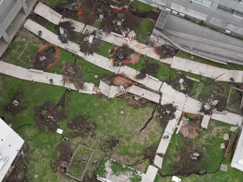 Se derrumbó el estacionamiento de un edificio en Parque Patricios