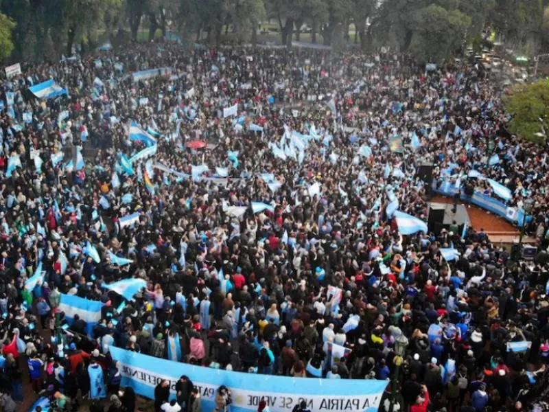 El mensaje de Cristina kirchner “Tenía muchísimas ganas de verlos y saludarlos por la fuerza que me dan”