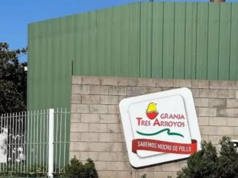 Granja Tres Arroyos ofreci&oacute; pagar parte de los sueldos adeudados con pollos a trabajadores de Pilar