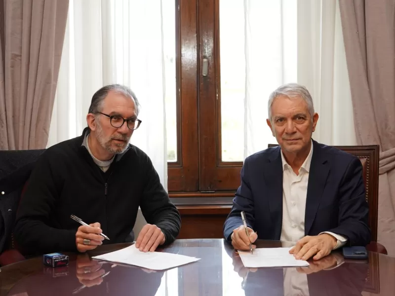 Alak y el arzobispo Carrara firmaron un convenio para fortalecer la asistencia a personas en situaci&oacute;n de calle