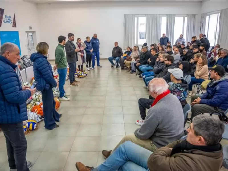 El Municipio entregó equipamiento deportivo a decenas de clubes y deportistas
