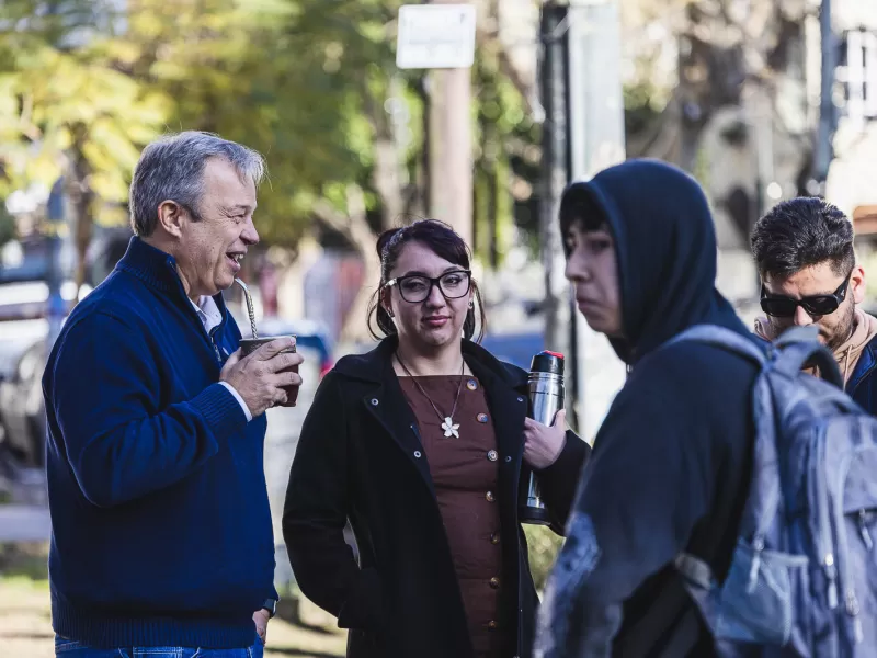 Con un emotivo homenaje, Brown conmemor&oacute; el 50 aniversario de la Noche de los L&aacute;pices