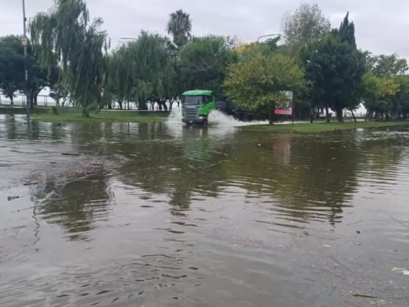 Cayeron 94 mil&iacute;metros de lluvia y hubo importantes anegamientos