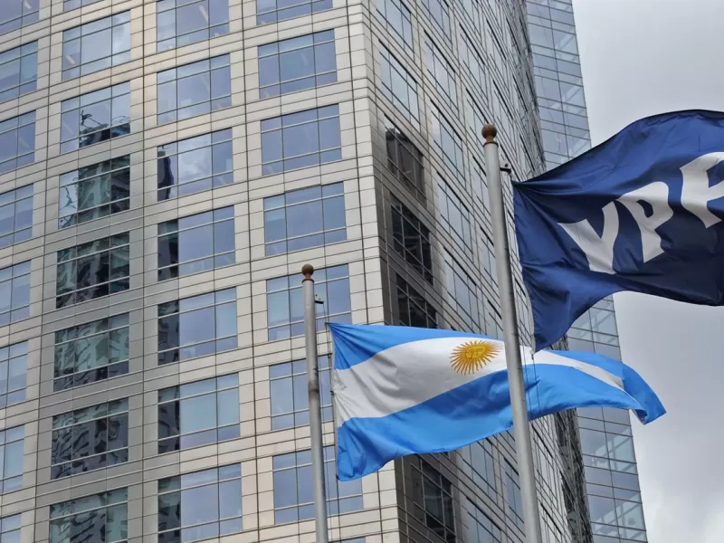 Argentina pidió a la Corte de Nueva York extender la suspensión de la entrega de acciones de YPF