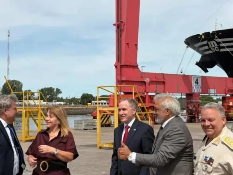 Recorrida institucional en Exolgan: supervisan sistemas de seguridad y control en la terminal de contenedores