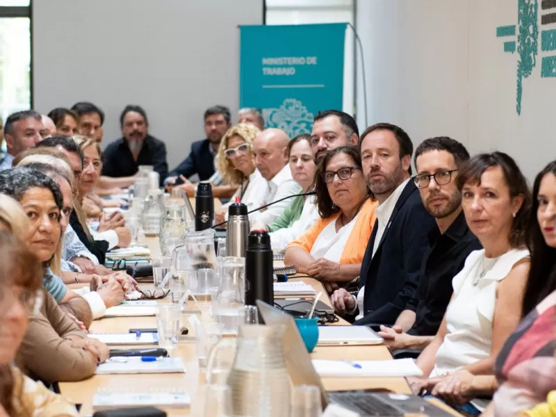 La Provincia retoma las paritarias con docentes y estatales en medio del reclamo por una recomposici&oacute;n salarial