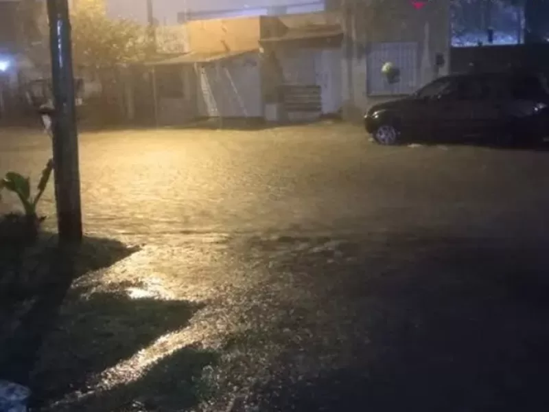 Fuerte temporal con inundaciones, destrozos y evacuados