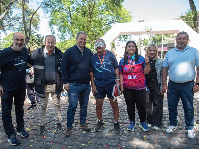 El municipio acompañó a los bomberos en la segunda edición de la carrera “Brown corre”