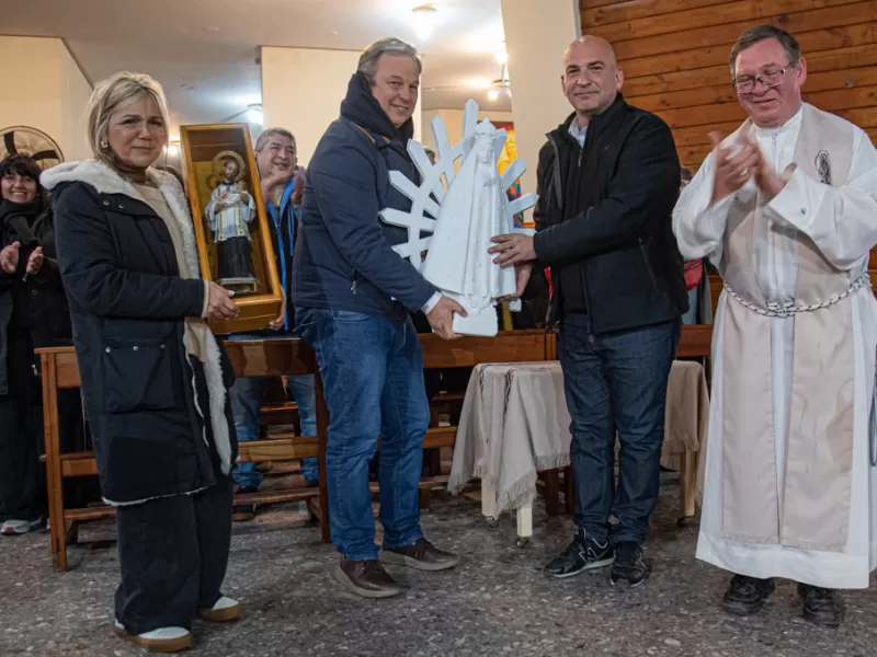 Día de San Cayetano: Cascallares y Paula Eichel participaron de la vigilia en la parroquia de Burzaco