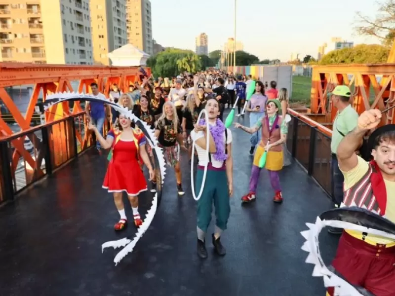 Ferraresi inauguró un nuevo tramo del Paseo del Ferrocarril