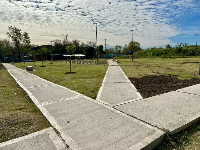 El municipio transformó un terreno baldío en una nueva plaza para los vecinos de Don Orione