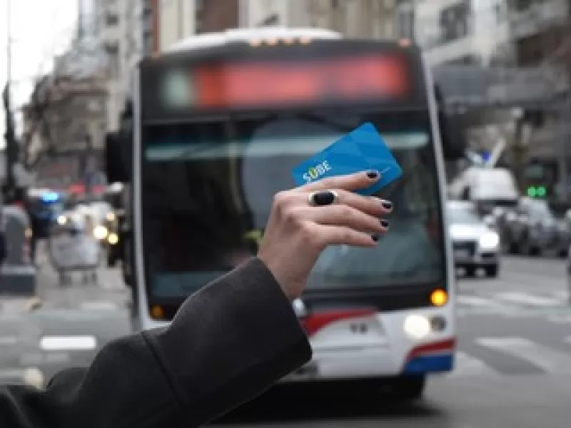 Aumentan colectivos y trenes en el AMBA: el boleto m&iacute;nimo ya cuesta $714 y anticipan nuevas subas