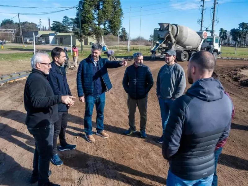 Avanzan las obras de infraestructura en el Parque Industrial y el cordón cuneta está cerca de completarse