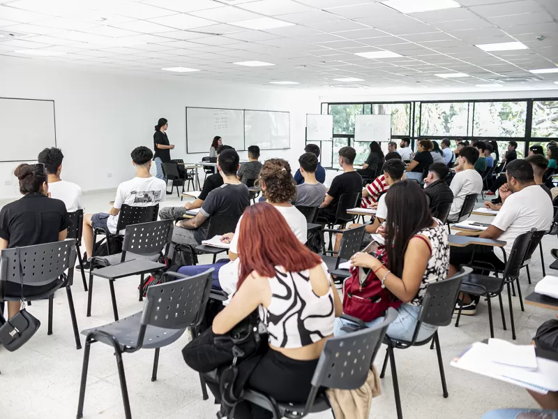 Inscriben para los cursos de idioma de la Universidad Guillermo Brown