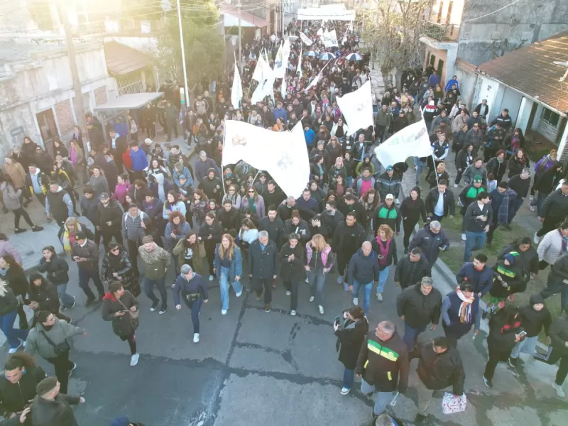 Ferraresi cerró la campaña en Avellaneda con la tradicional Caminata para la Victoria