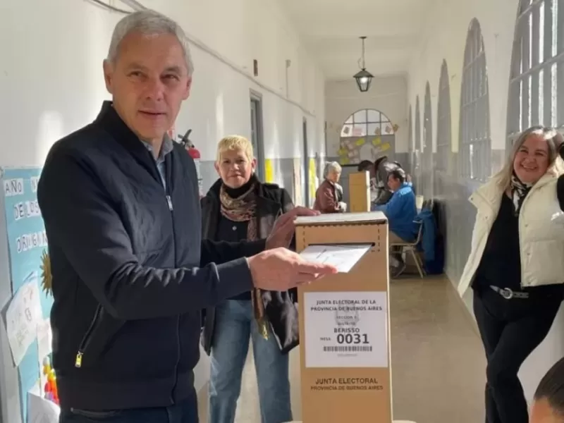 Votó Fabián Cagliardi: “Esperamos que muchos vecinos vayan a votar”