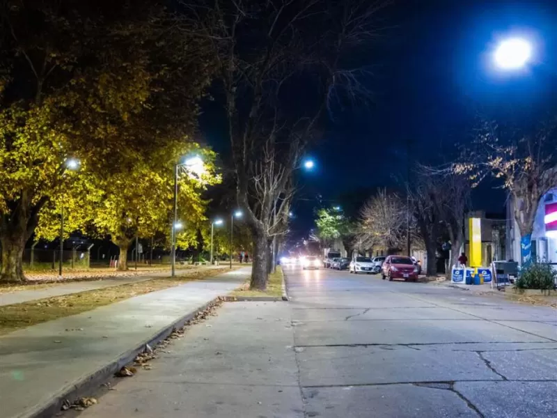 El Municipio avanza con la reconversi&oacute;n LED y mejora la iluminaci&oacute;n del Parque Central