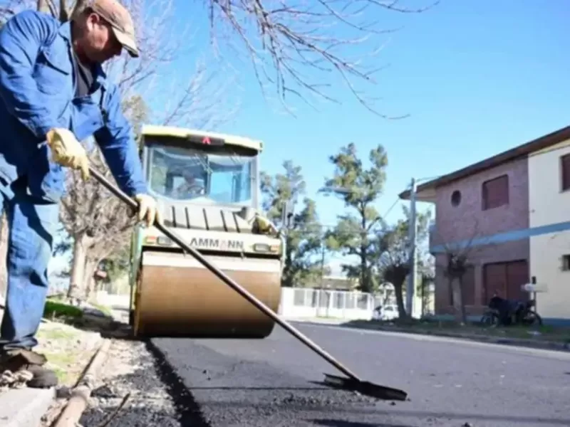 Corte de tr&aacute;nsito en calle Chiclana: modifican recorridos de colectivos por obras de reencarpetado