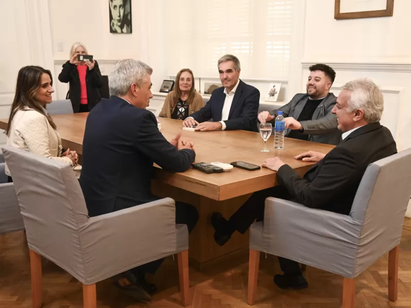Julio Zamora recibi&oacute; a una comitiva de Portugal para intercambiar experiencias en tur&iacute;smo y cultura