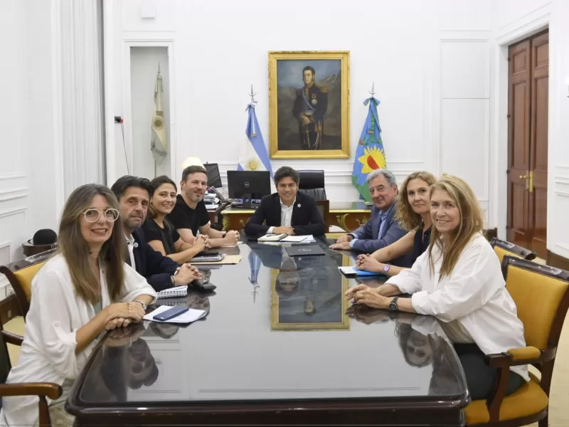 Kicillof se reuni&oacute; con directivos de Mercedes Benz por inversiones y exportaciones en La Matanza