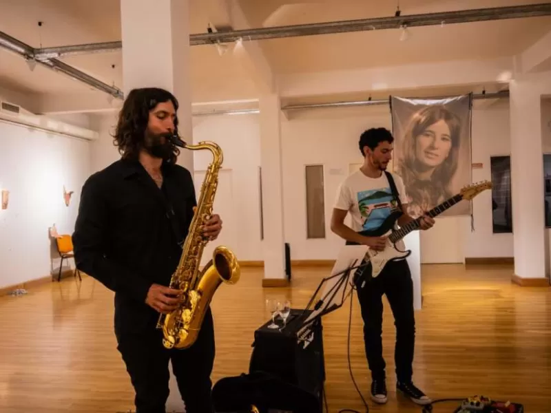 Inauguraron la muestra “Un boleto a casa” de Diego Roka en el MACA