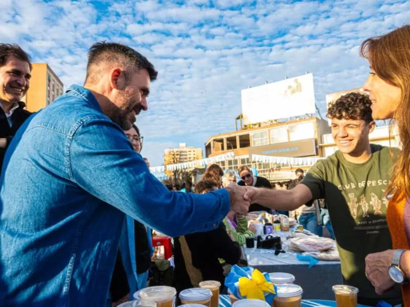 La ciudad celebró el 25 de Mayo con actividades culturales, emprendedores y una multitudinaria participación vecinal