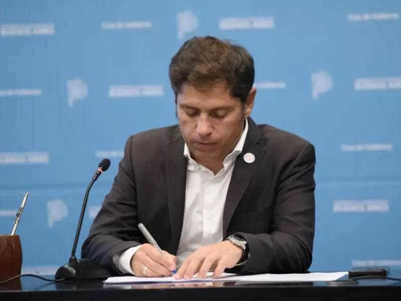 Kicillof eval&uacute;a competir por la presidencia del PJ y reuni&oacute; a intendentes en medio de la interna peronista