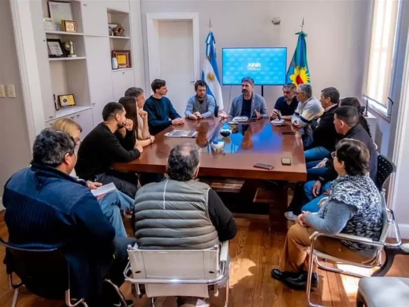 Fiorini se reuni&oacute; con fomentistas de tres barrios y avanzan las obras del nuevo cuartel de Bomberos