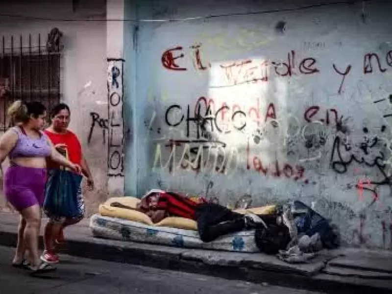 Fuertes críticas de la oposición por los recortes en viviendas, empleo y servicios