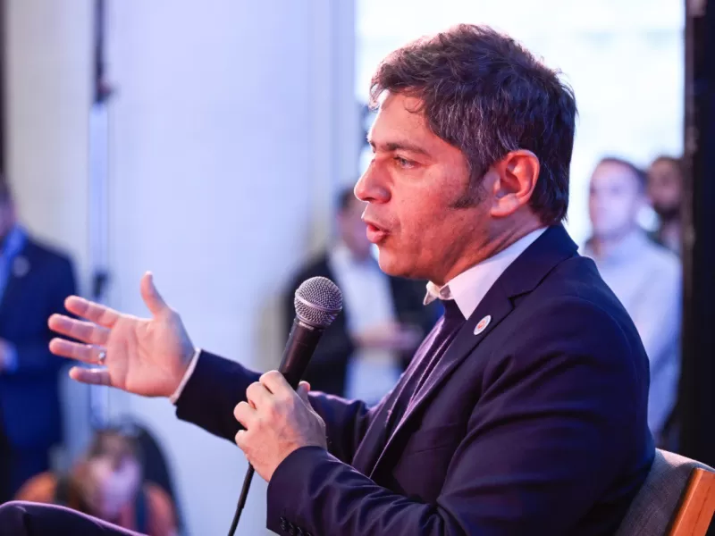Kicillof retoma la campaña de Fuerza Patria con visitas a Olavarría y Saladillo