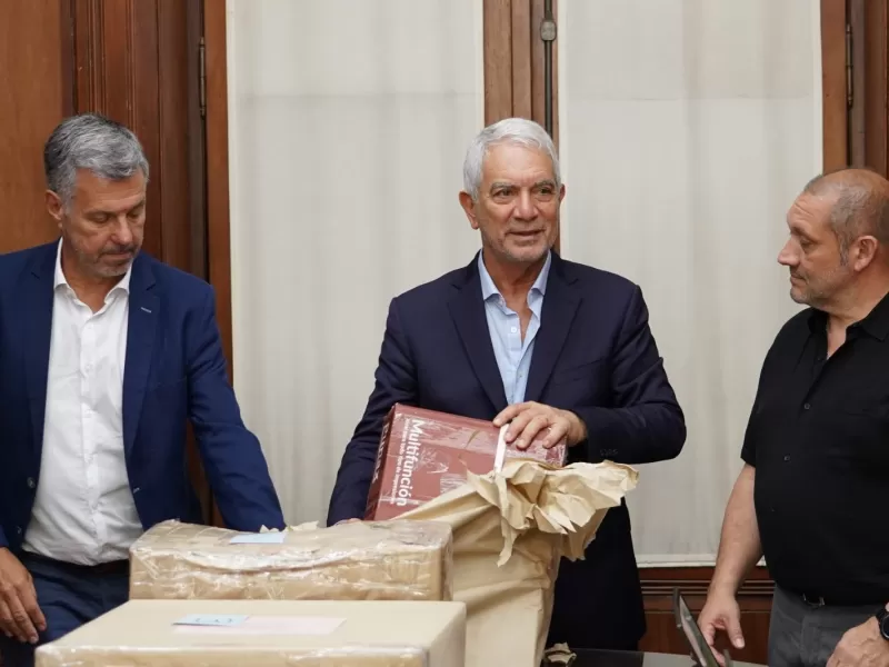 La Municipalidad encara la puesta en valor de 180 mil luminarias y m&aacute;s de 400 sem&aacute;foros en la ciudad