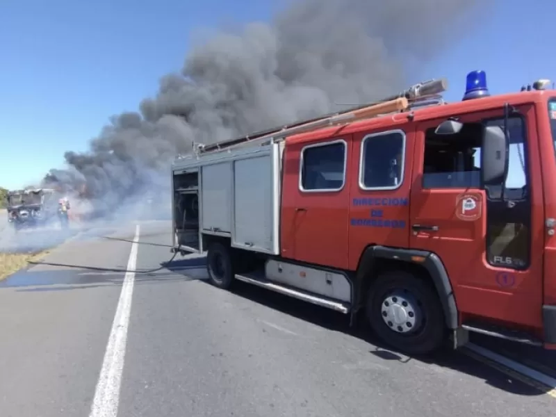 Otro auto incendiado en Jun&iacute;n: esta vez frente a un taller mec&aacute;nico