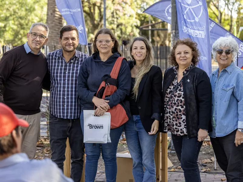 El municipio entreg&oacute; anteojos a vecinos