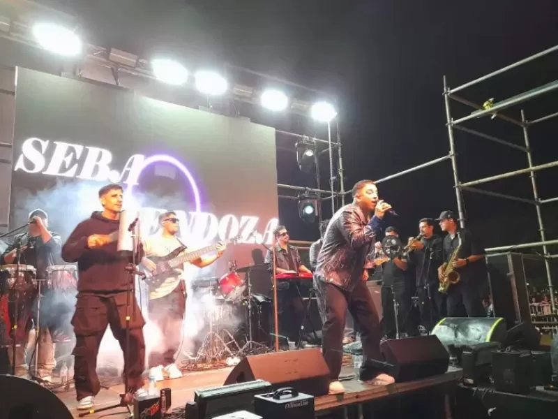 M&uacute;sica, cerveza y un clima familiar marcaron otra noche a pleno en el Parque C&iacute;vico