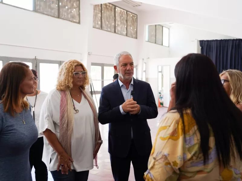 Alak supervis&oacute; el avance de obra del polo educativo de Los Hornos: beneficiar&aacute; a m&aacute;s de mil estudiantes