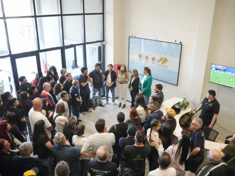 Magdalena Sierra recorri&oacute; actividades culturales en el Museo Malvinas y el CEA