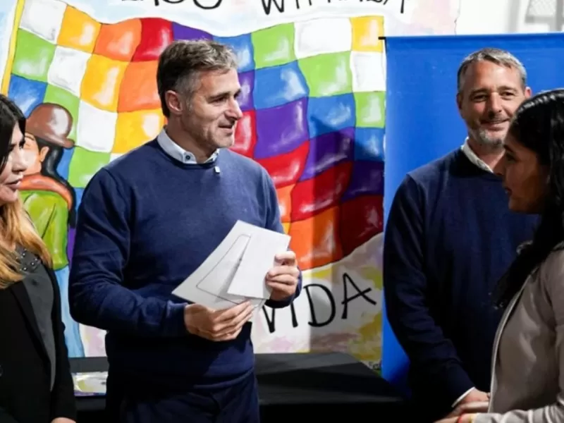 Entregaron certificados de estudios primarios y libretas del programa FinEs