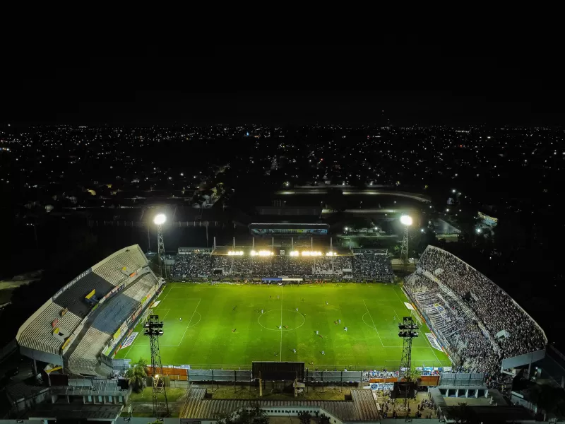 El Estadio Centenario renov&oacute; su iluminaci&oacute;n con tecnolog&iacute;a LED tras una inversi&oacute;n hist&oacute;rica de $500 millones